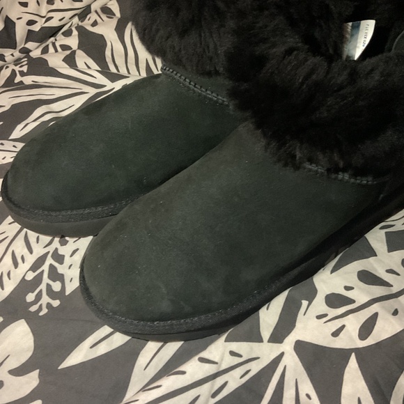 UGG Women's Black Boots with Suede Exterior - Picture 2 of 10